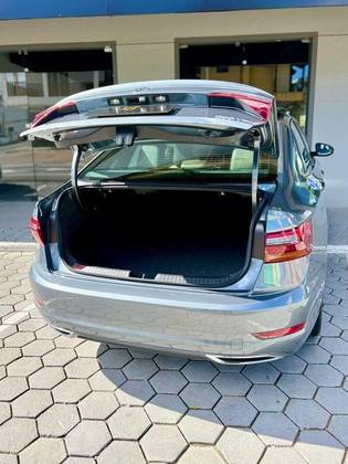 VOLKSWAGEN JETTA 1.4 250 TSI TOTAL FLEX R-LINE TIPTRONIC VOLKSWAGEN JETTA 1.4 250 TSI TOTAL FLEX R-LINE TIPTRONIC